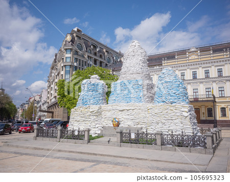 [Ukraine] Large piles of sandbags in the square in front of St. Mykhail's Golden-Domed Monastery in Kyiv 105695323