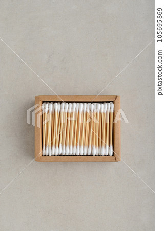 Bamboo cotton buds in carton box 105695869