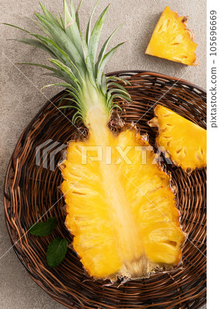 鳳梨 熱帶 葉子 蓬萊蕉 背景 龜背葉 pineapple background パイナップル 105696669