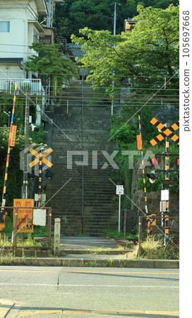 鐵軌盡頭的樓梯 105697668