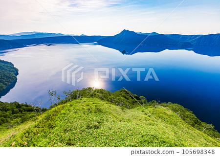 [Hokkaido/ Lake Mashu] Summer morning from Lake Mashu Third Observatory July 105698348