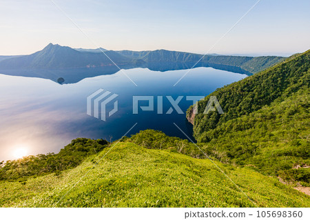 [北海道/摩週湖]摩週湖第三展望台的夏日早晨 105698360