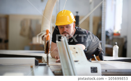 Worker using electric saw portrait Worker using electric saw portrait 105699853