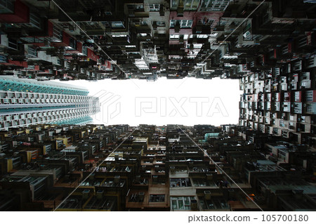Near-future sci-fi dense housing in Hong Kong, which became a movie location.2 105700180