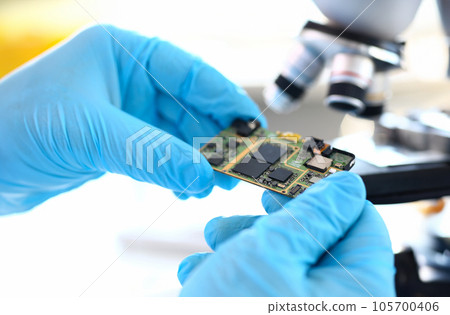 An employee of computer repair service 105700406