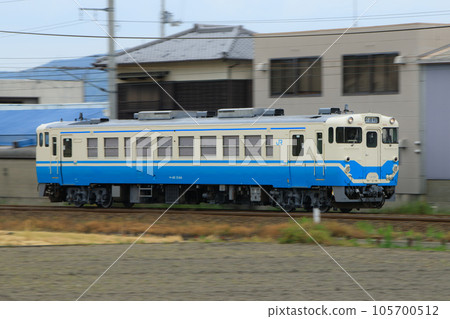 四國色 Kiha 40 系列柴油車（JR 四國） 105700512