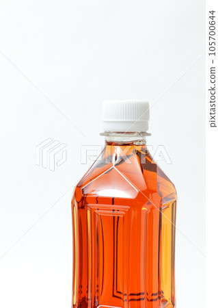 Drinking water, drinks, white background, brown, PET bottles, drinks, drinks, hydration, hydration, beverages Drinking water, drinks, white background, brown, PET bottles, drinks, drinks, hydration, hydration, beverages 105700644