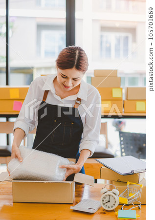 Online small business owners are packing their ordered products into the boxes for their customers based on the concept of online shopping - online shopping. 105701669