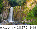 金名瀑佈在新綠中熠熠生輝 105704948