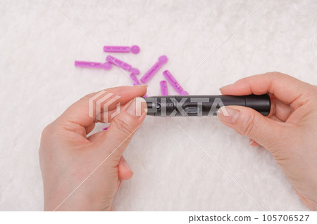 [Diabetes blood sugar level measurement needle] 105706527