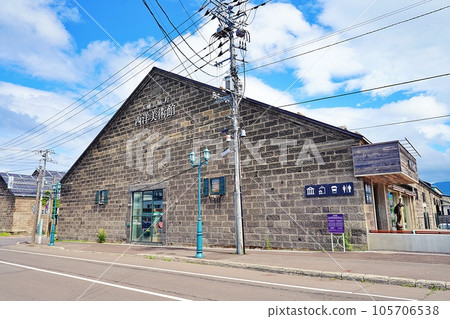 Former Naniwa Warehouse (now Western Museum of Art) Otaru City Designated Historic Building No. 77 Former Naniwa Warehouse (now Western Museum of Art) Otaru City Designated Historic Building No. 77 105706538