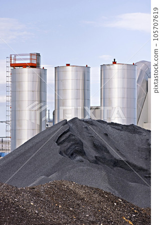 Gravel silos 105707619