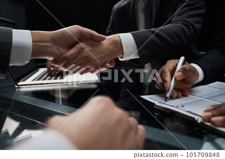 close up. handshake of business people in the office 105709848