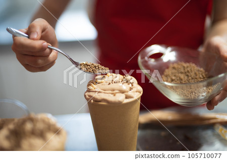 the pastry chef bakes delicious cookies and desserts 105710077