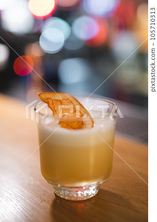 beautiful alcoholic cocktail on the bar counter 105710313
