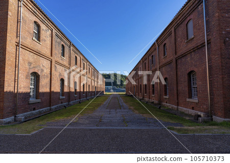 [Kyoto Prefecture] Maizuru Red Brick Warehouses in sunny weather 105710373