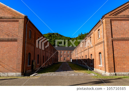 [Kyoto Prefecture] Maizuru Red Brick Warehouses in sunny weather 105710385