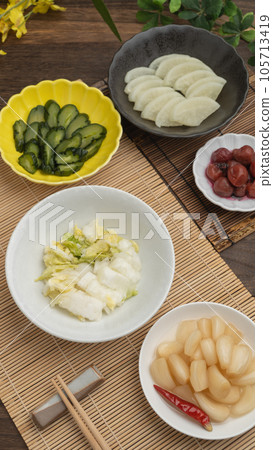 日本泡菜形象 | 白蘿蔔、黃瓜、大白菜、rakkyo、酸梅 日本泡菜形象 | 白蘿蔔、黃瓜、大白菜、rakkyo、酸梅 105713419