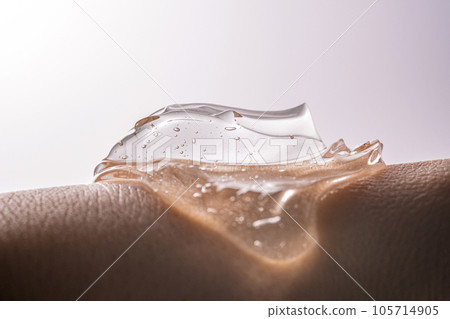 The texture of a thick cosmetic hyaluronic gel on the skin. 105714905