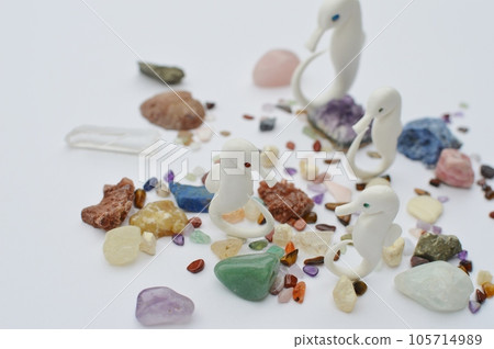 Paper clay seahorse and raw stone New Year's card material Paper clay seahorse and raw stone New Year's card material 105714989