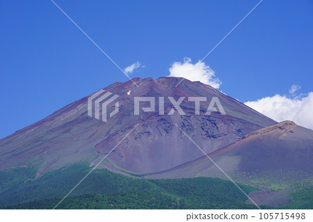 從靜岡縣裾野市眺望夏季的富士山 從靜岡縣裾野市眺望夏季的富士山 105715498