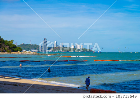 在芭堤雅的海灘 105715649