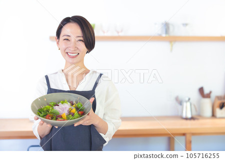 Kitchen woman Kitchen woman 105716255