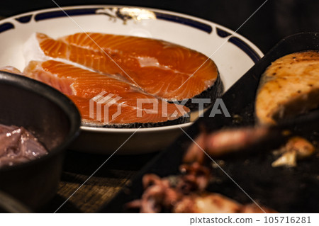 Preparatory grill: Salmon fish on iron plate 105716281