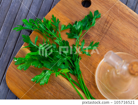 Fresh parsley on a wooden surface 105716521