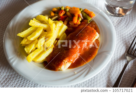 Delicious cod fillet with tomato 105717021