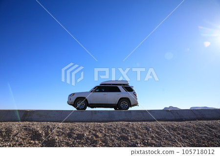 Car road trip in tibet, China 105718012