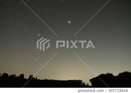 Jupiter and Taurus rising in the eastern sky in Hakushu Town, Hokuto City Jupiter and Taurus rising in the eastern sky in Hakushu Town, Hokuto City 105718826