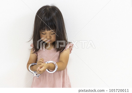 Girl with toy handcuffs (Japanese, 3 years old) Girl with toy handcuffs (Japanese, 3 years old) 105720011