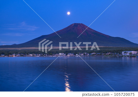 Upside-down Mt. Fuji illuminated by the full moon, superb view from Lake Yamanaka Upside-down Mt. Fuji illuminated by the full moon, superb view from Lake Yamanaka 105720075