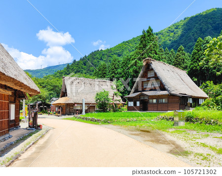 夏天的五箇山菅沼合掌造村 夏天的五箇山菅沼合掌造村 105721302