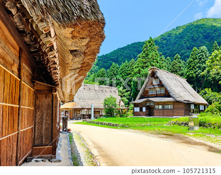 夏天的五箇山菅沼合掌造村 夏天的五箇山菅沼合掌造村 105721315