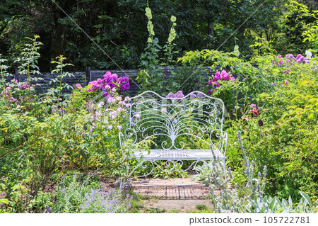 Barakura English Garden, full of summer flowers in Tateshina Kogen Barakura English Garden, full of summer flowers in Tateshina Kogen 105722781