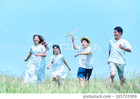 Meadow person family 105722909