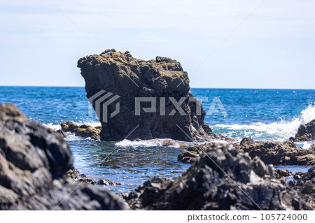 View of strangely shaped rocks 105724000