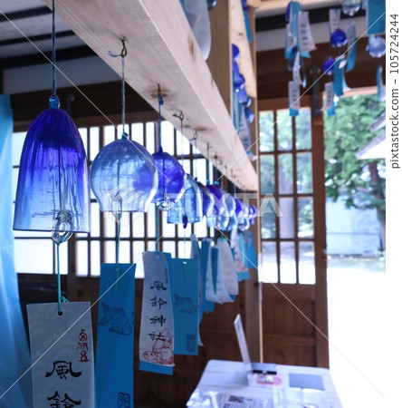 西伊豆“風林神社”展示的藍色玻璃風鈴 105724244