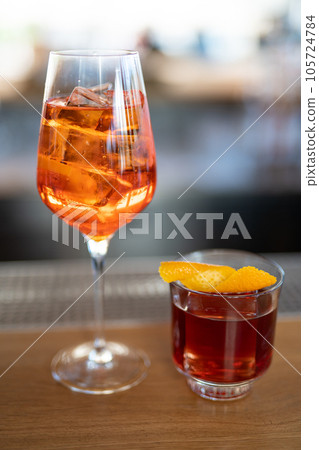 beautiful alcoholic cocktail on the bar counter 105724784