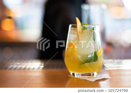 beautiful alcoholic cocktail on the bar counter 105724790