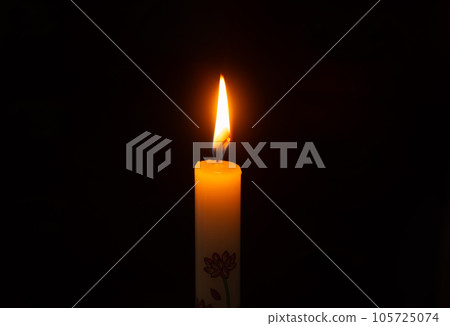 Candles for Buddhist altars Lighted candles Burning candles 105725074