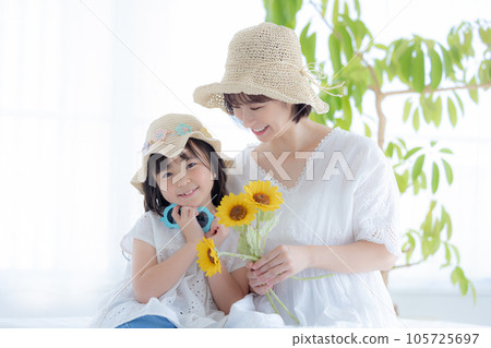 Parent and child portrait holding sunflowers Parent and child portrait holding sunflowers 105725697