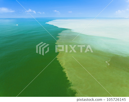 Aerial view the dirty oily stain  pollution  sea 105726145