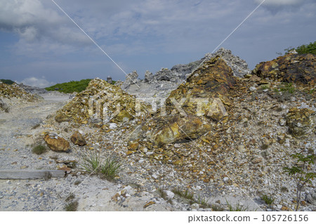 在旅遊景點奧索爾山舉行追悼會時堆放的石頭 在旅遊景點奧索爾山舉行追悼會時堆放的石頭 105726156