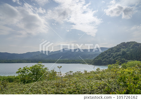 View of Mt. Osore with beautiful view of Lake Usoriyama 105726162