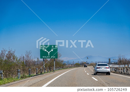 Kashiwazaki City, Niigata Prefecture Passenger car driving near the Nagaoka Junction on the Hokuriku Expressway 105726249