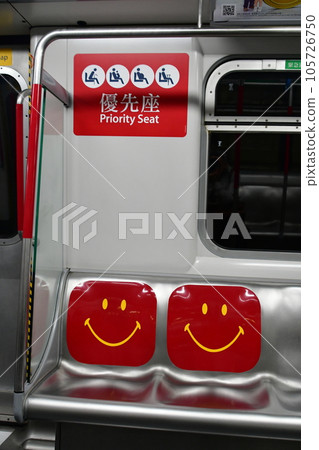 香港地鐵 (MTR) 列車，銀色座位 105726750