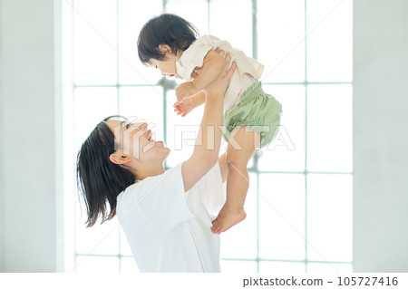 有嬰兒的家庭 105727416
